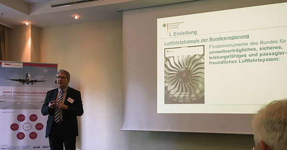 Bernd Heibel, Bundesministerium für Wirtschaft und Energie (BMWi), spricht über Fördermöglichkeiten.