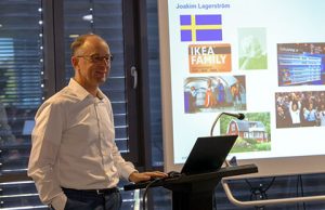 Alter Schwede: Joakim Lagerström, Director Consulting, stellt sich auf humoristische Weise vor,...