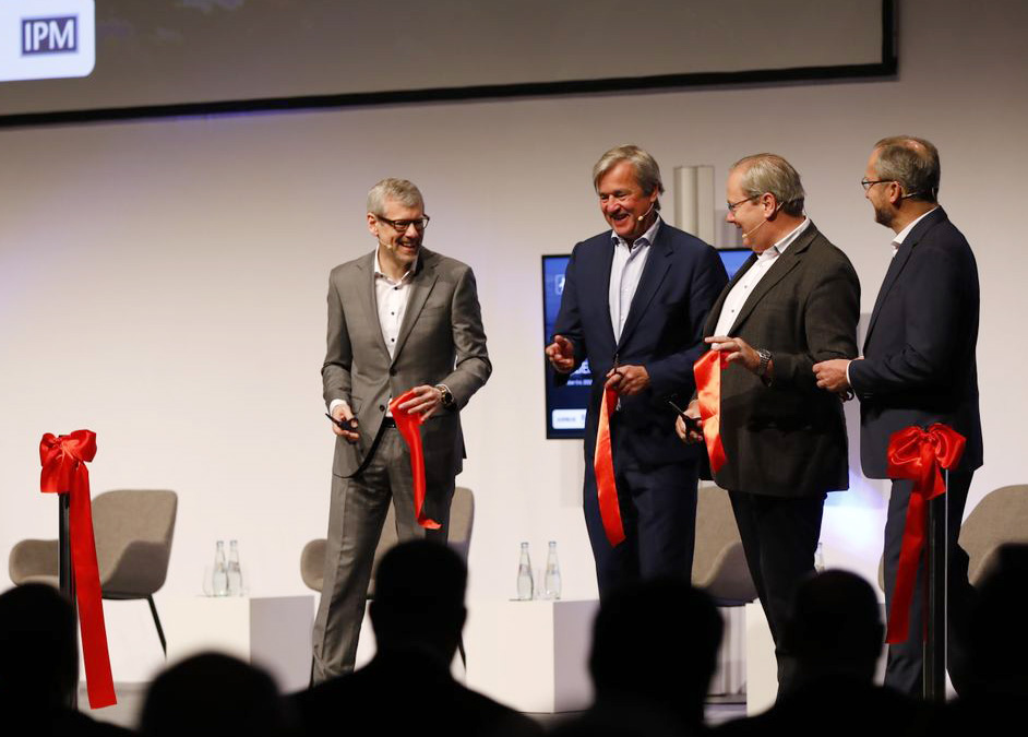 Jürgen Westermeier (CPO Airbus), Michael Haidinger (President Boeing Germany), Volker Thum (General Manager BDLI) und Prof. Dr.Johannes Walther (CEO IPM) eröffnen feierlich das Aviation Forum 2022 (Foto: mit freundlicher Genehmigung von IPM)