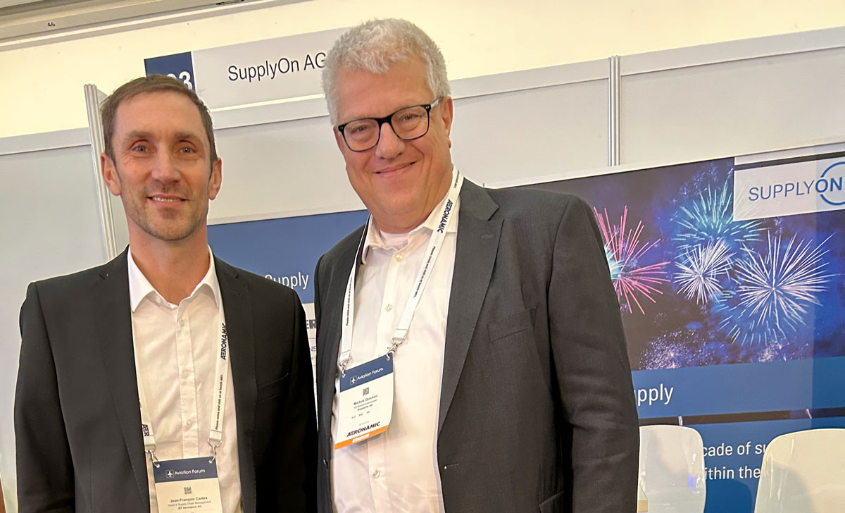 New AirSupply customer MT Aerospace welcomed at SupplyOn booth (left: Jean-François Castex, Senior Vice President Procurement & Supply Chain Management; right: Markus Quicken, CEO SupplyOn)